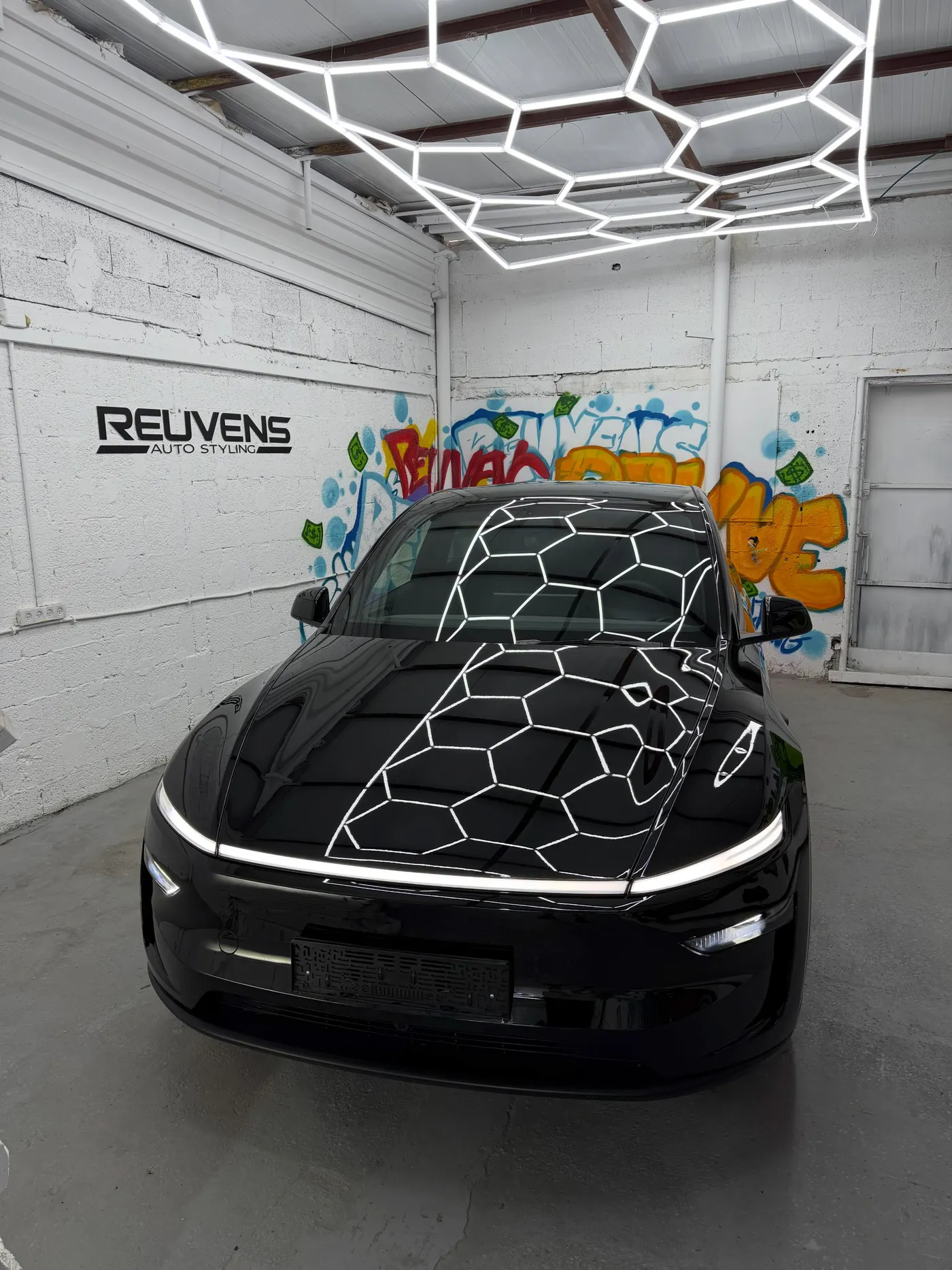 Tesla Model Y — לצפייה באלבום המקורי