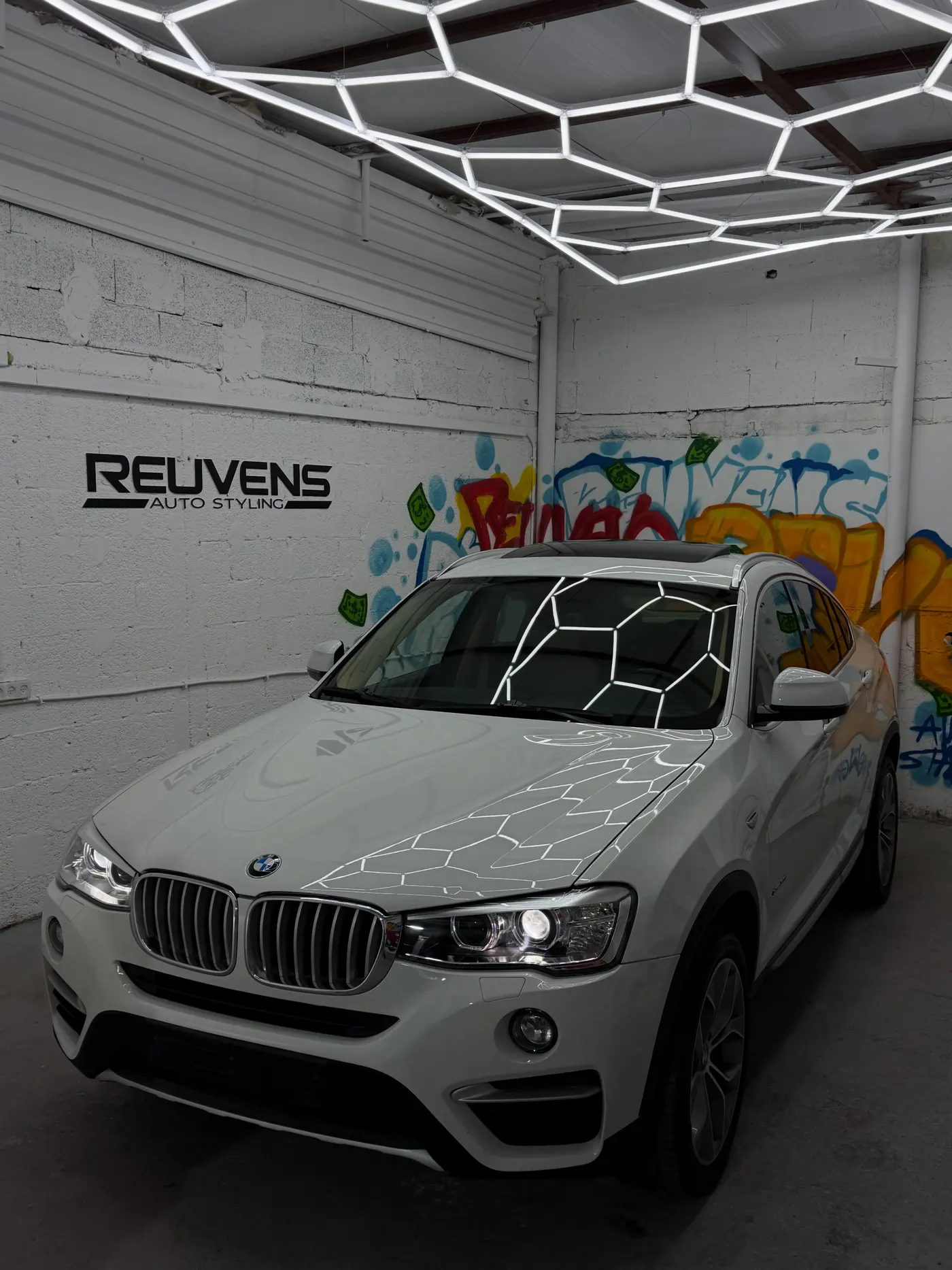 BMW X4 לאחר הכנת צבע וציפוי ננו בסדנת Reuvens